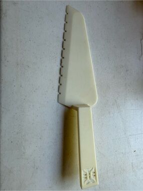 1940’s celluloid pie server